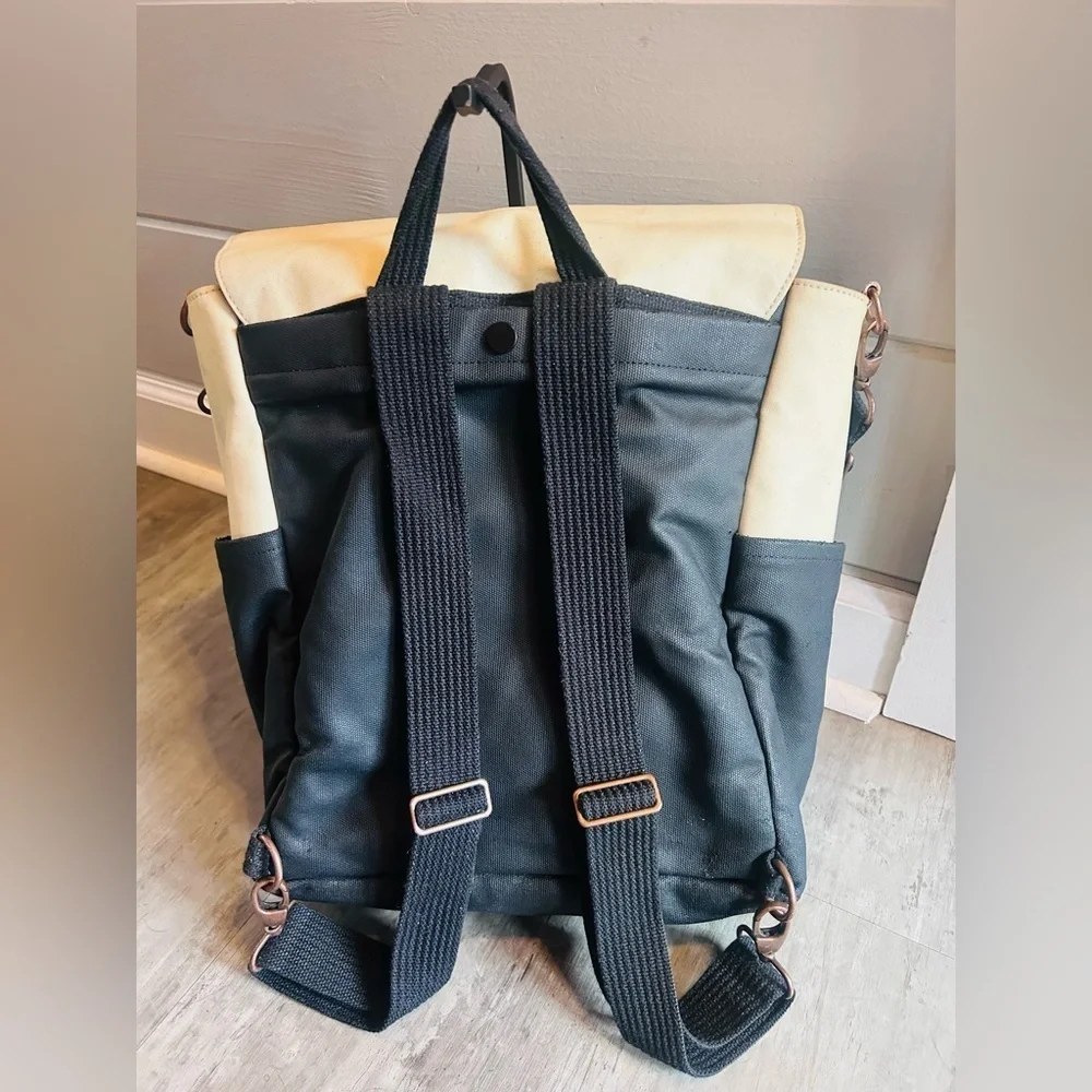 Petunia Pickle Bottom Glazed Pathway Diaper Bag in Birch/Black Unisex